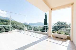 Гостевой дом Apartments and rooms Villa Santa Vita Петровац Двухместный номер Делюкс с 1 кроватью и видом на море-2