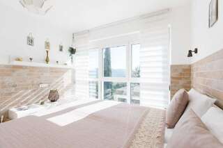 Гостевой дом Apartments and rooms Villa Santa Vita Петровац Двухместный номер Делюкс с 1 кроватью и видом на море-5