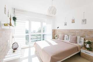 Гостевой дом Apartments and rooms Villa Santa Vita Петровац Двухместный номер Делюкс с 1 кроватью и видом на море-7