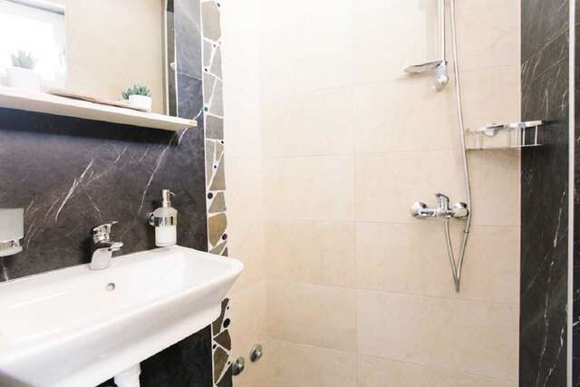 Гостевой дом Apartments and rooms Villa Santa Vita Петровац-18